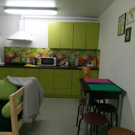 Cherdak Na Pervomaiskoi 15A Hostel Ярославъл Екстериор снимка