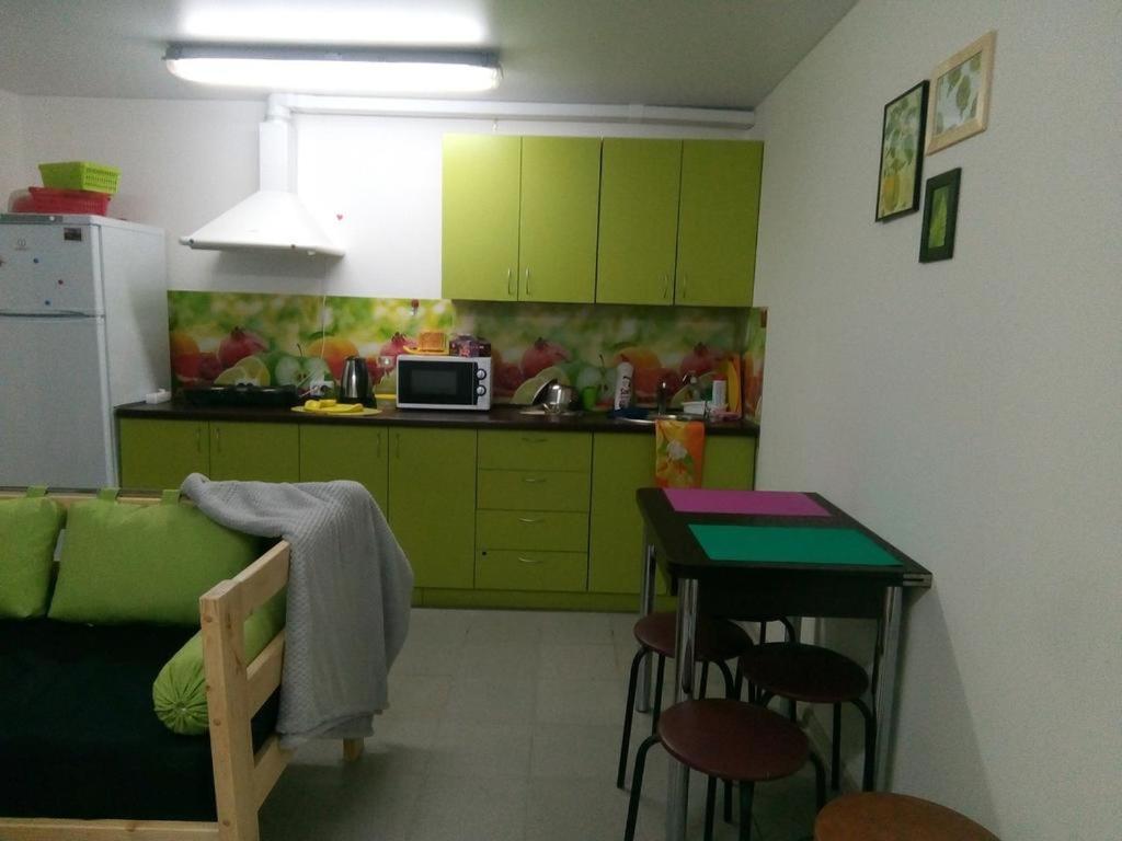 Cherdak Na Pervomaiskoi 15A Hostel Ярославъл Екстериор снимка