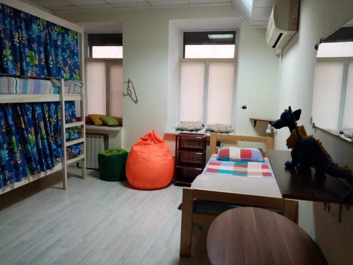 Cherdak Na Pervomaiskoi 15A Hostel Ярославъл Екстериор снимка