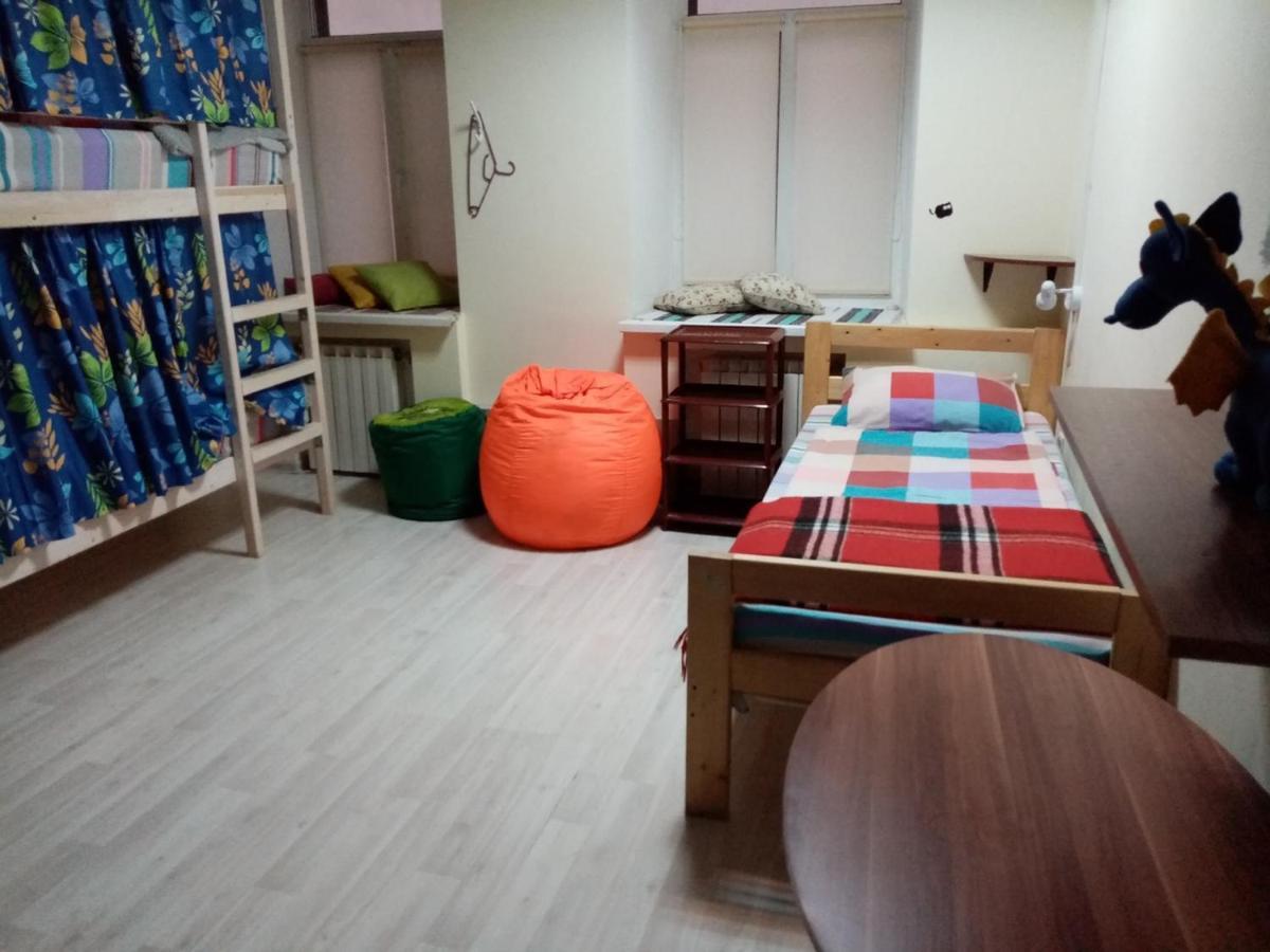 Cherdak Na Pervomaiskoi 15A Hostel Ярославъл Екстериор снимка