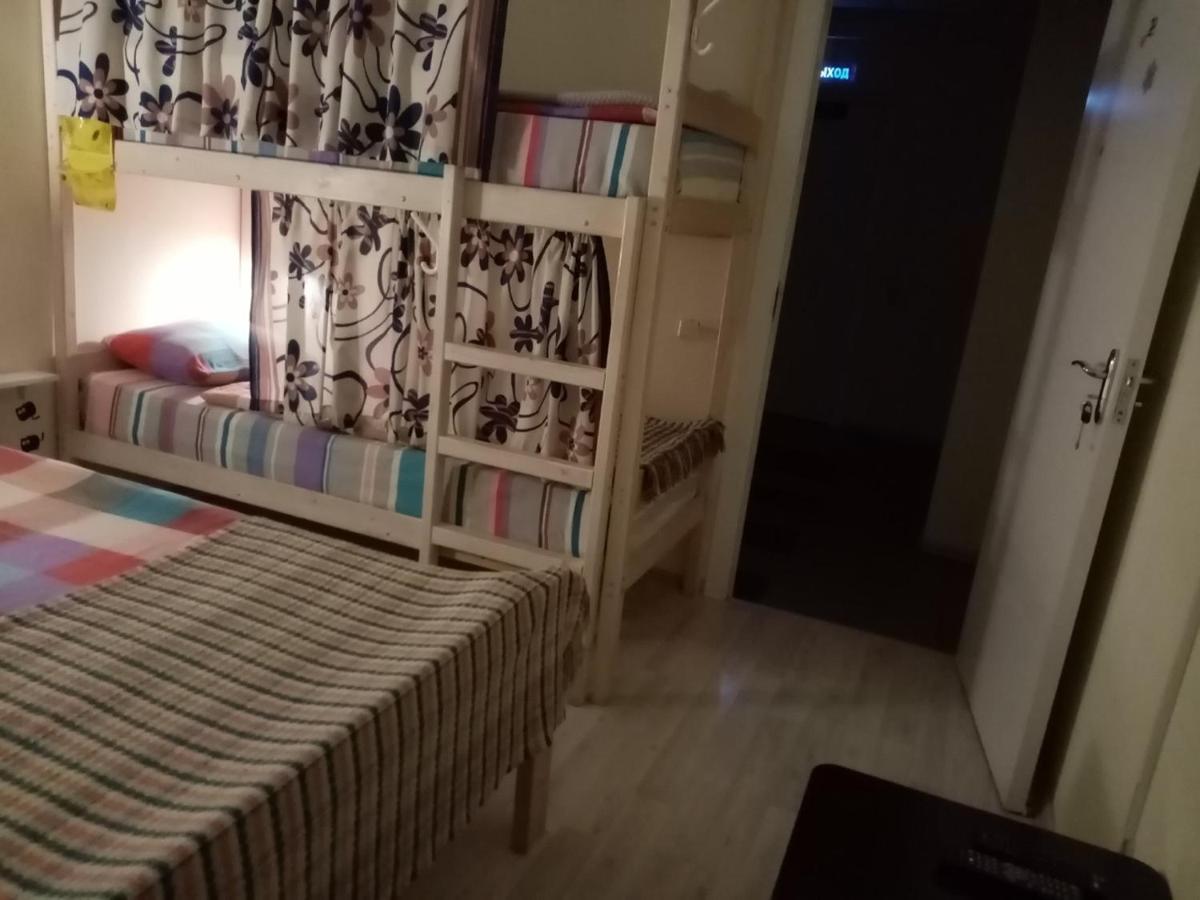 Cherdak Na Pervomaiskoi 15A Hostel Ярославъл Екстериор снимка